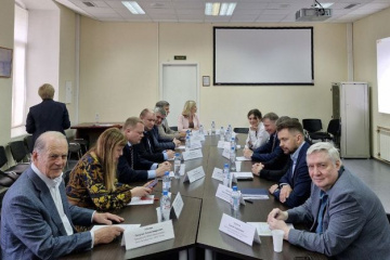 Начали с выборов председателя