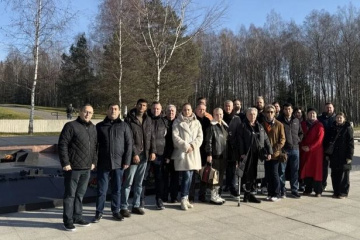 Представители рекламной сферы из стран СНГ возложили цветы к знаменитому мемориалу